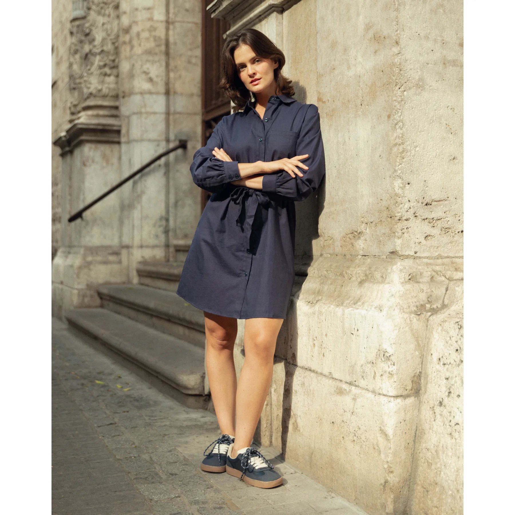 Vestidos con Zapatillas: 20  Mejores Outfits 2025