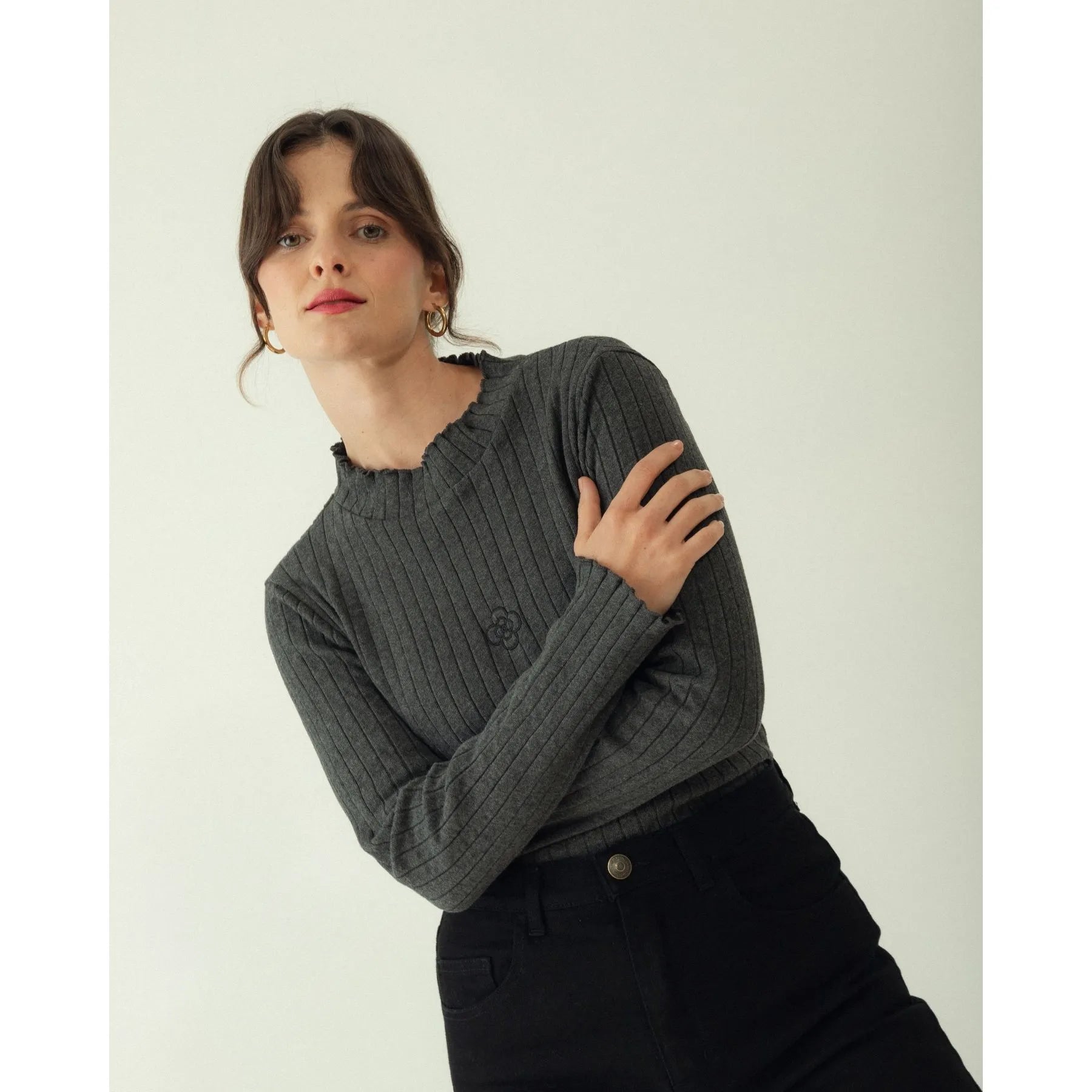 Cómo Combinar el Color Gris: 15 Mejores Outfits