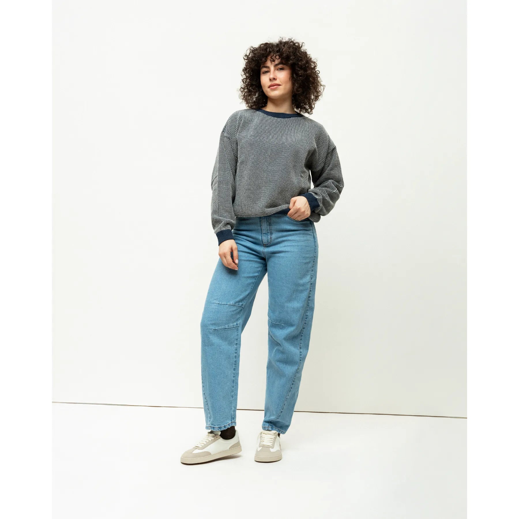 Barrel Jeans: Qué son y Cómo llevarlos (Guía 2026)