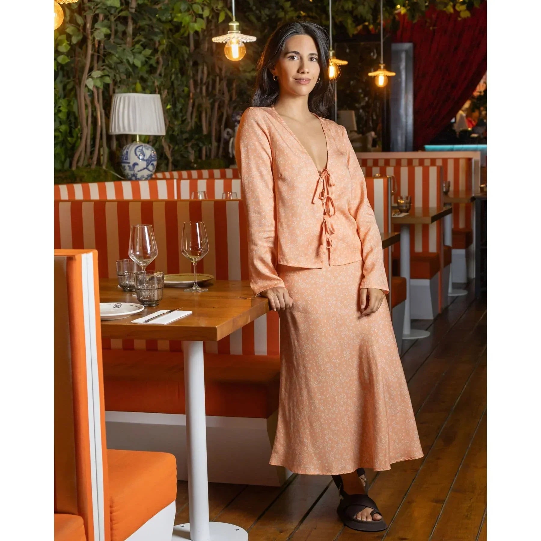 10 Colores que Combinan con el Melocotón: Mejores 2026