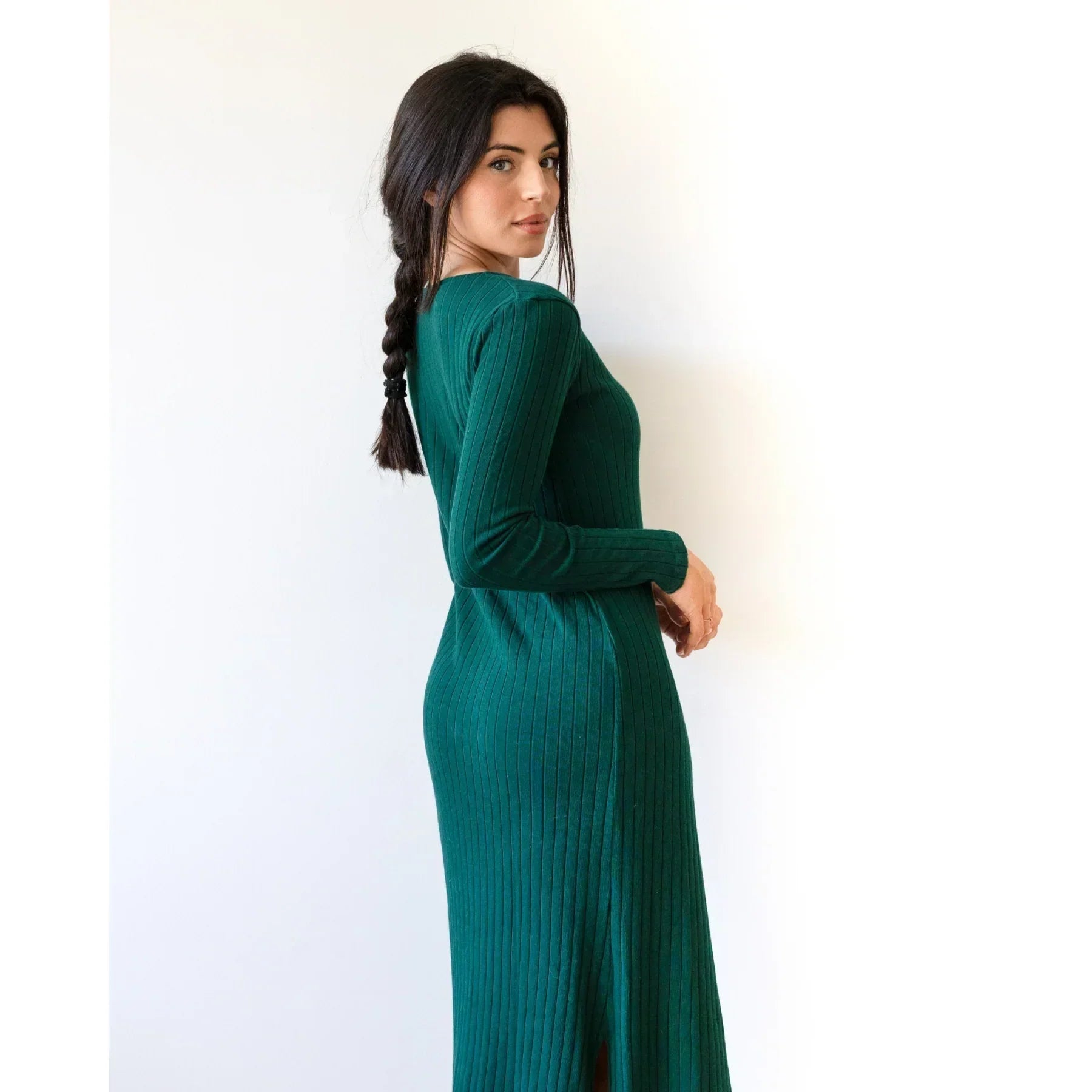 Cómo Combinar un Vestido Verde: 10 Mejores Ideas 2026