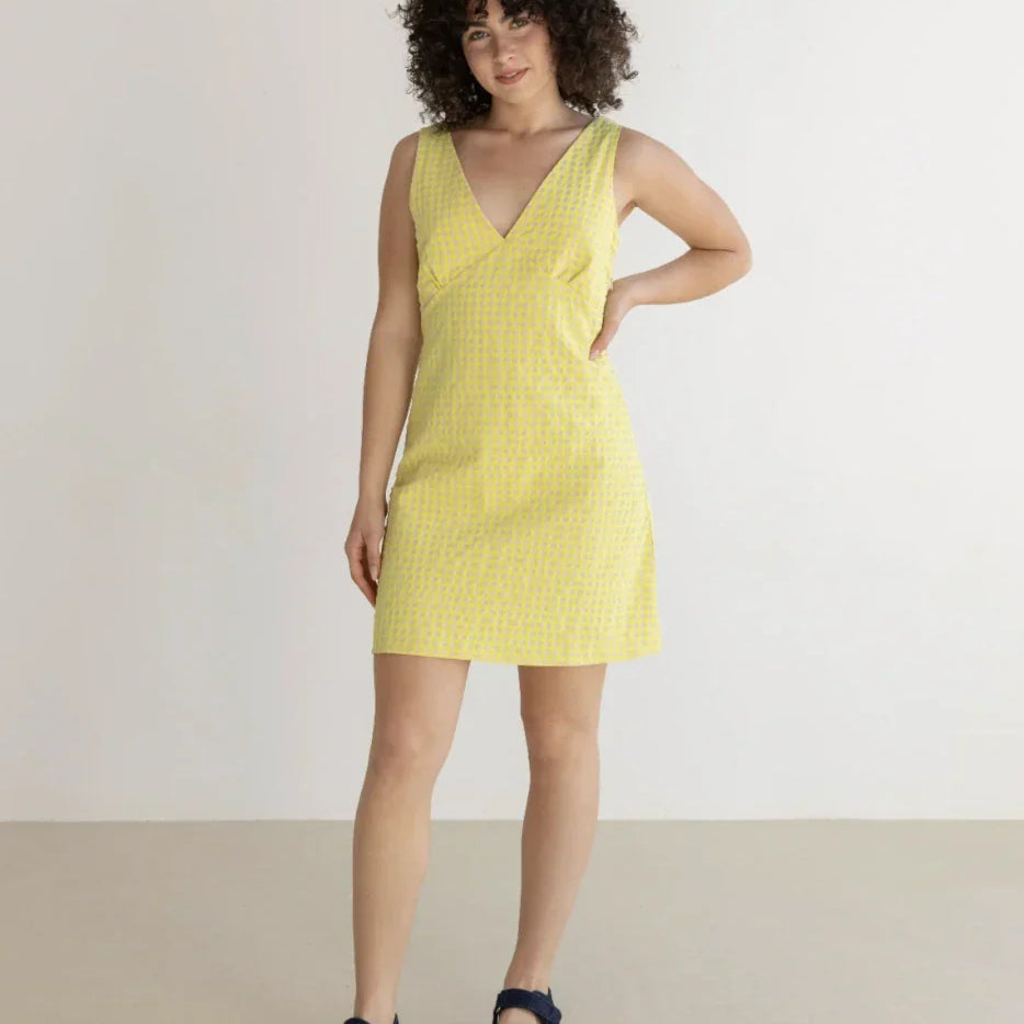 Cómo Combinar Vestido Amarillo: 15 Mejores Ideas 2026