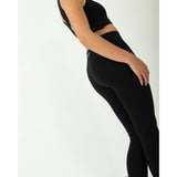 Conjunto Glow Negro • Leggings • Top cruzado