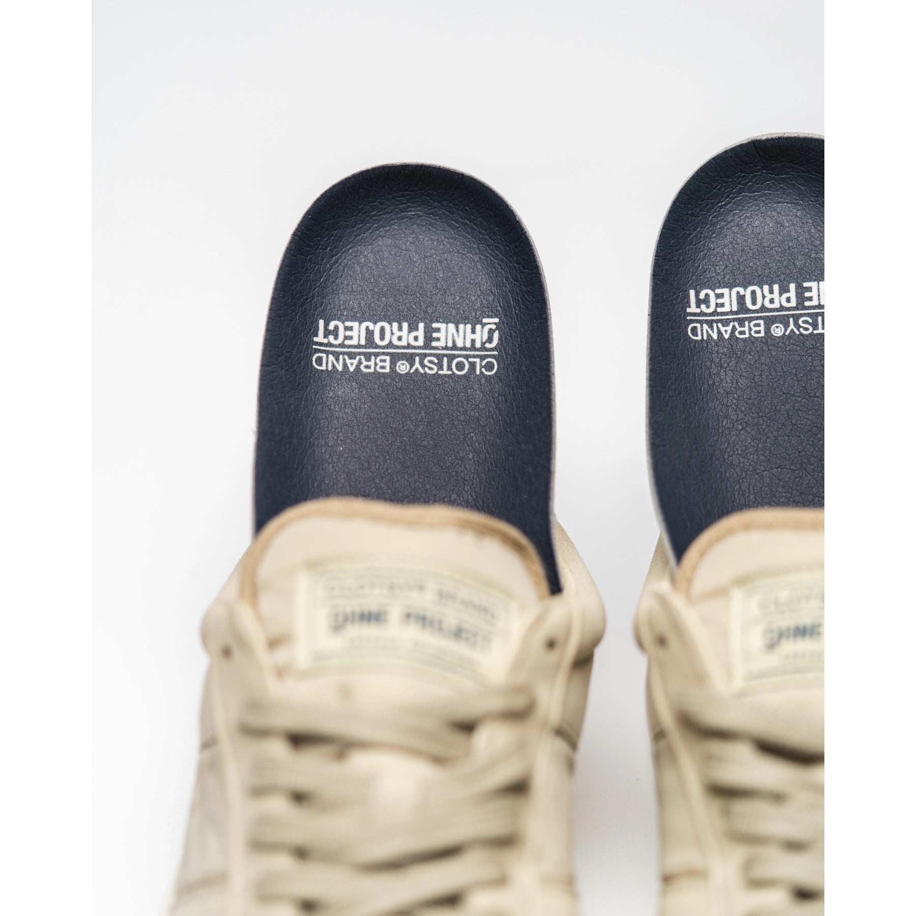 Barefoot 070 Taupe Sneaker – CLOTSY BRAND - Main Image